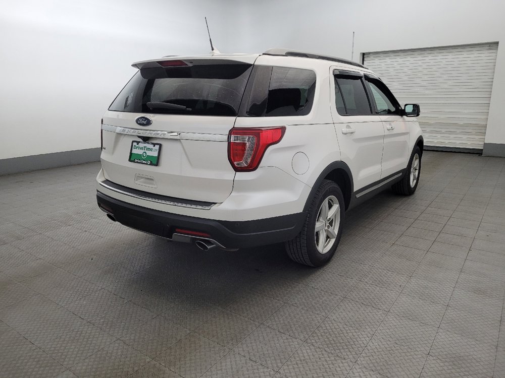 Used 2018 Ford Explorer XLT w/ Equipment Group 202A FWD image 9
