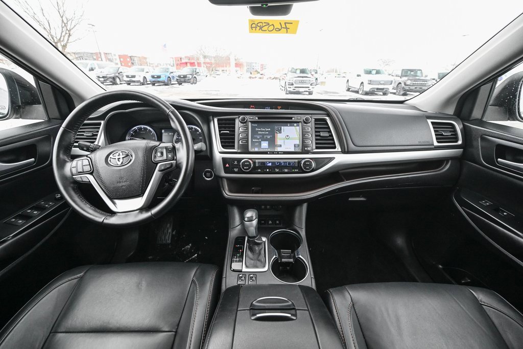 Used 2017 Toyota Highlander XLE image 30