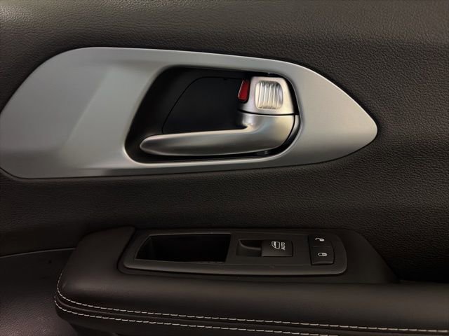 New 2026 Chrysler Pacifica Limited FWD image 15