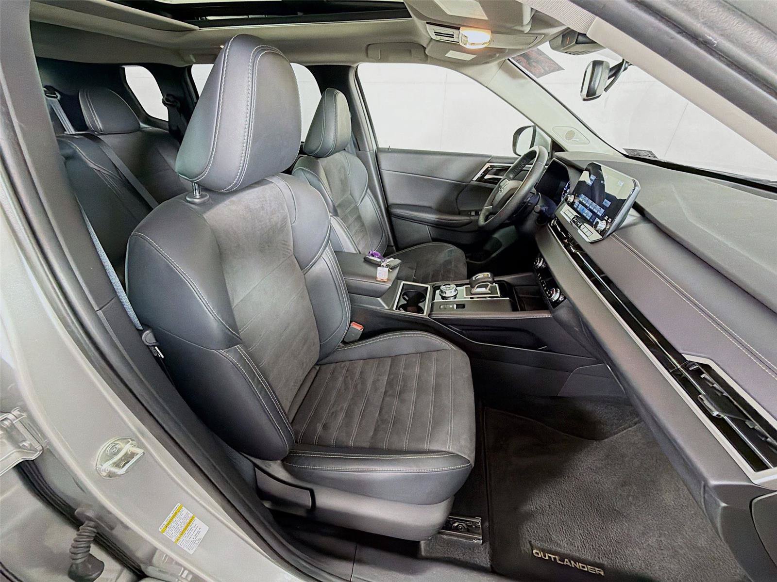 Used 2023 Mitsubishi Outlander SE FWD image 30