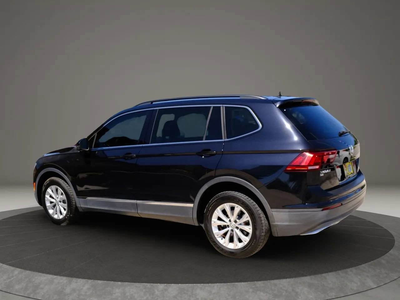 Used 2018 Volkswagen Tiguan SE FWD image 4
