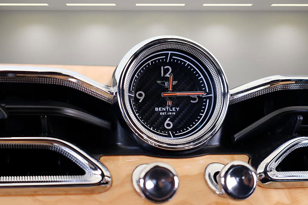 Used 2022 Bentley Bentayga AWD/4WD image 28