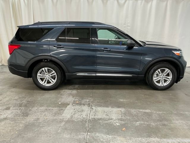 Used 2023 Ford Explorer XLT image 2