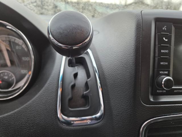 Used 2016 Dodge Grand Caravan SXT w/ Rear Park Assist Package FWD image 22