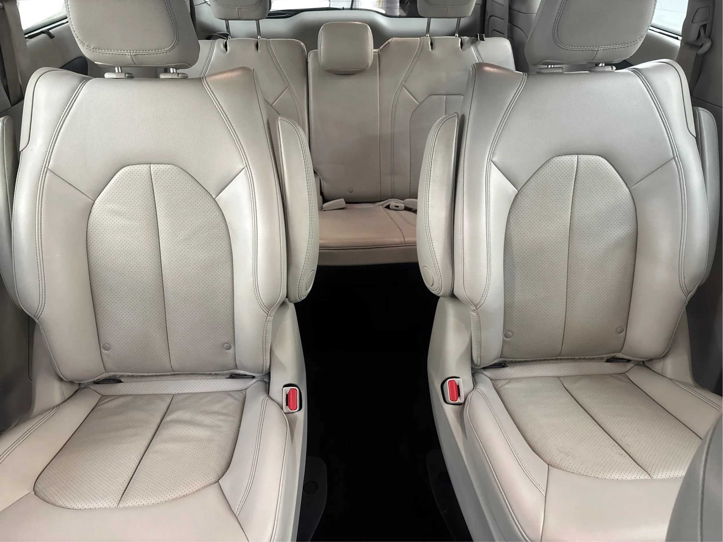 Used 2020 Chrysler Pacifica Touring-L FWD image 20