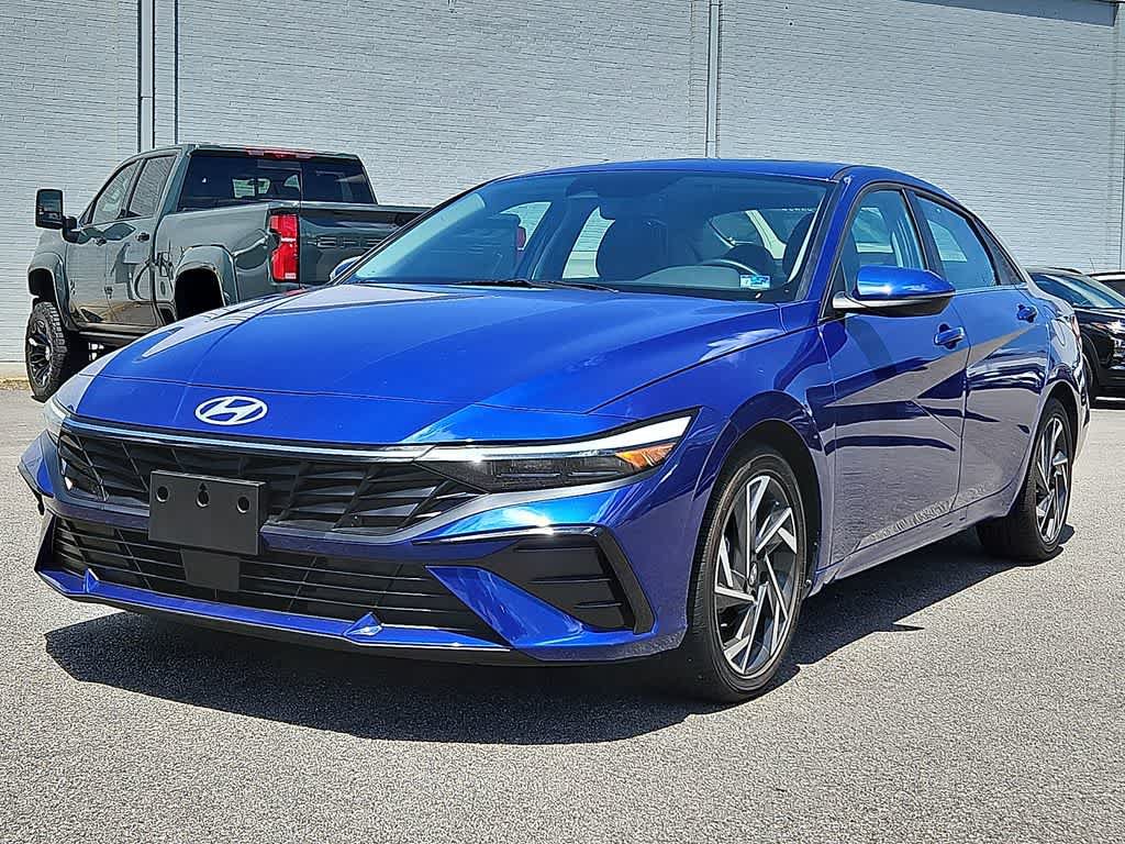 Used 2025 Hyundai Elantra Limited FWD video 1