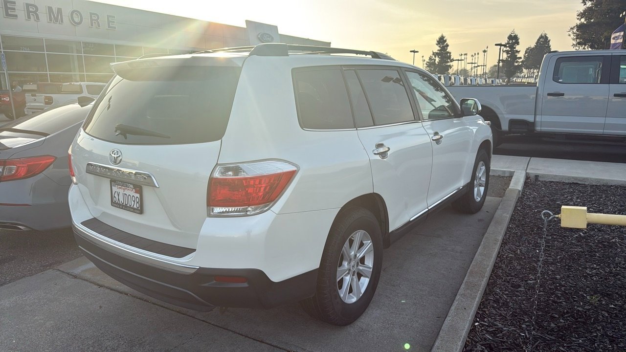 Used 2012 Toyota Highlander FWD image 2