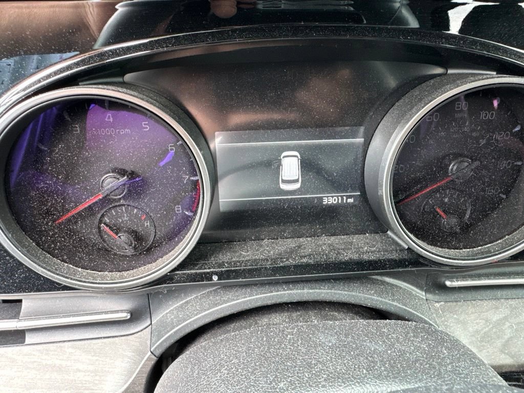 Used 2024 Kia Carnival EX FWD image 2