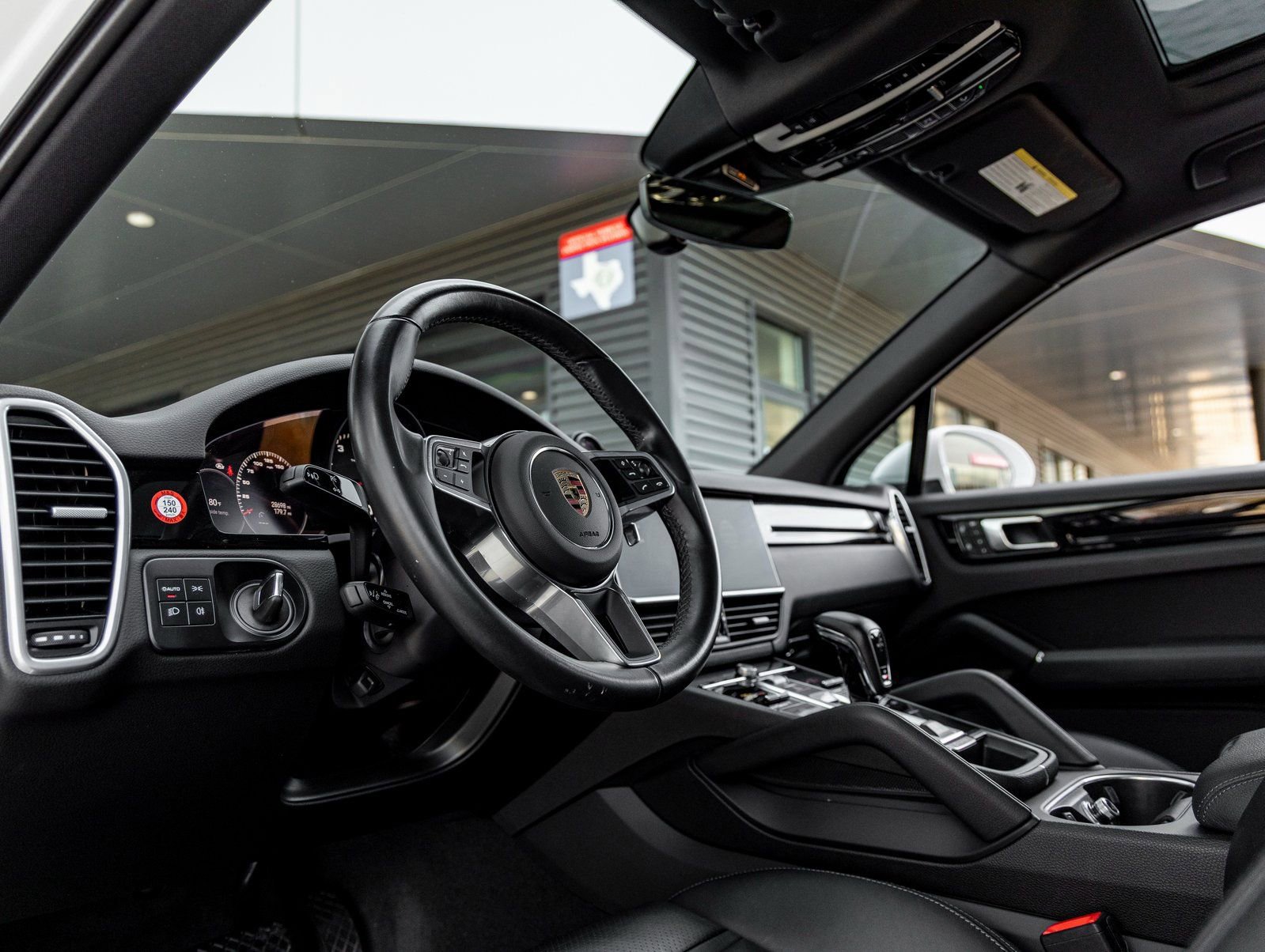 Used 2023 Porsche Cayenne image 4