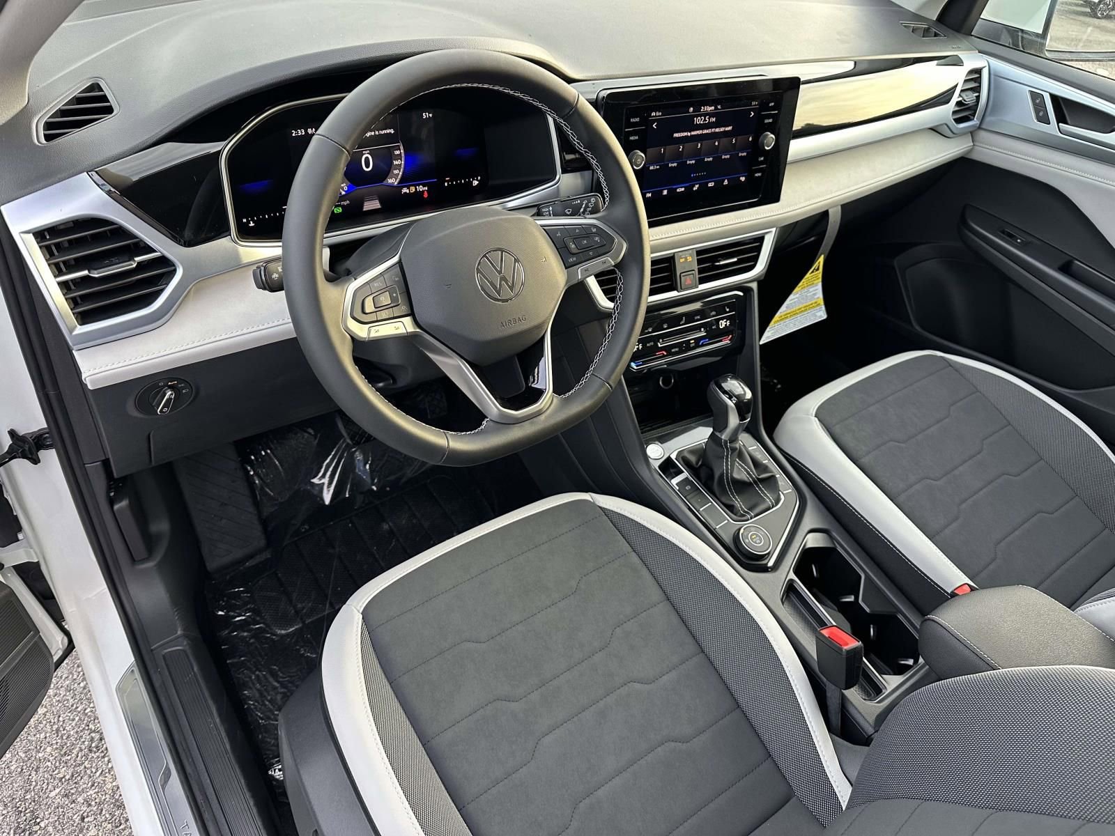 New 2026 Volkswagen Taos SE image 10