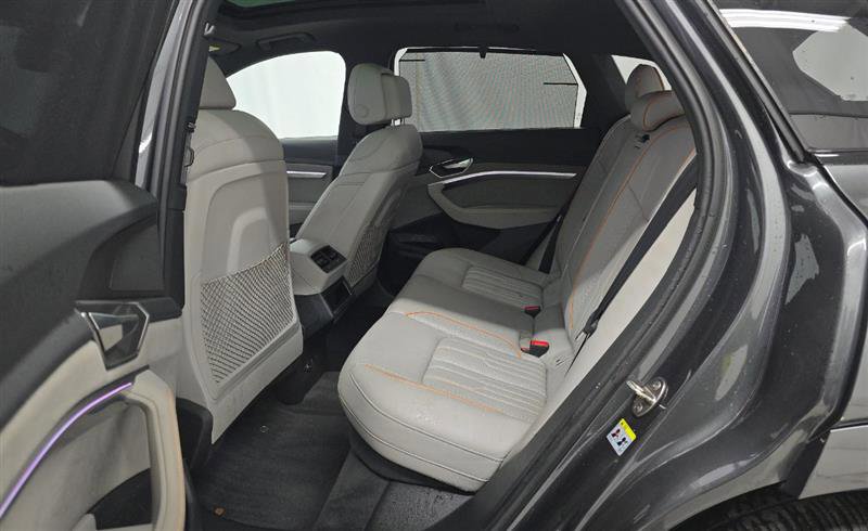 Used 2024 Audi Q8 e-tron Prestige image 12