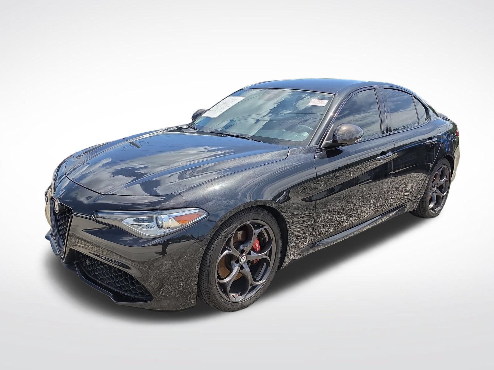 Used 2017 Alfa Romeo Giulia Ti w/ TI 19" Sport Package RWD image 3