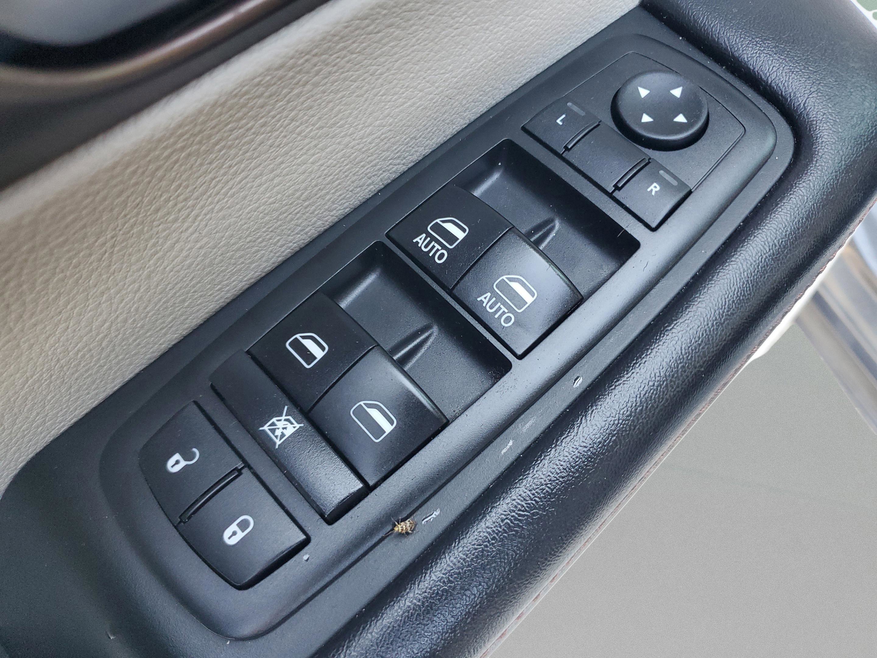 Used 2022 Volkswagen Atlas Cross Sport SE image 15