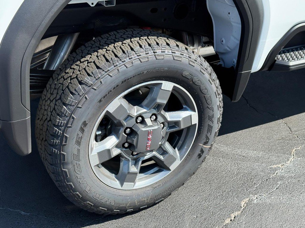 New 2026 GMC Sierra 2500 SLE AWD/4WD image 4