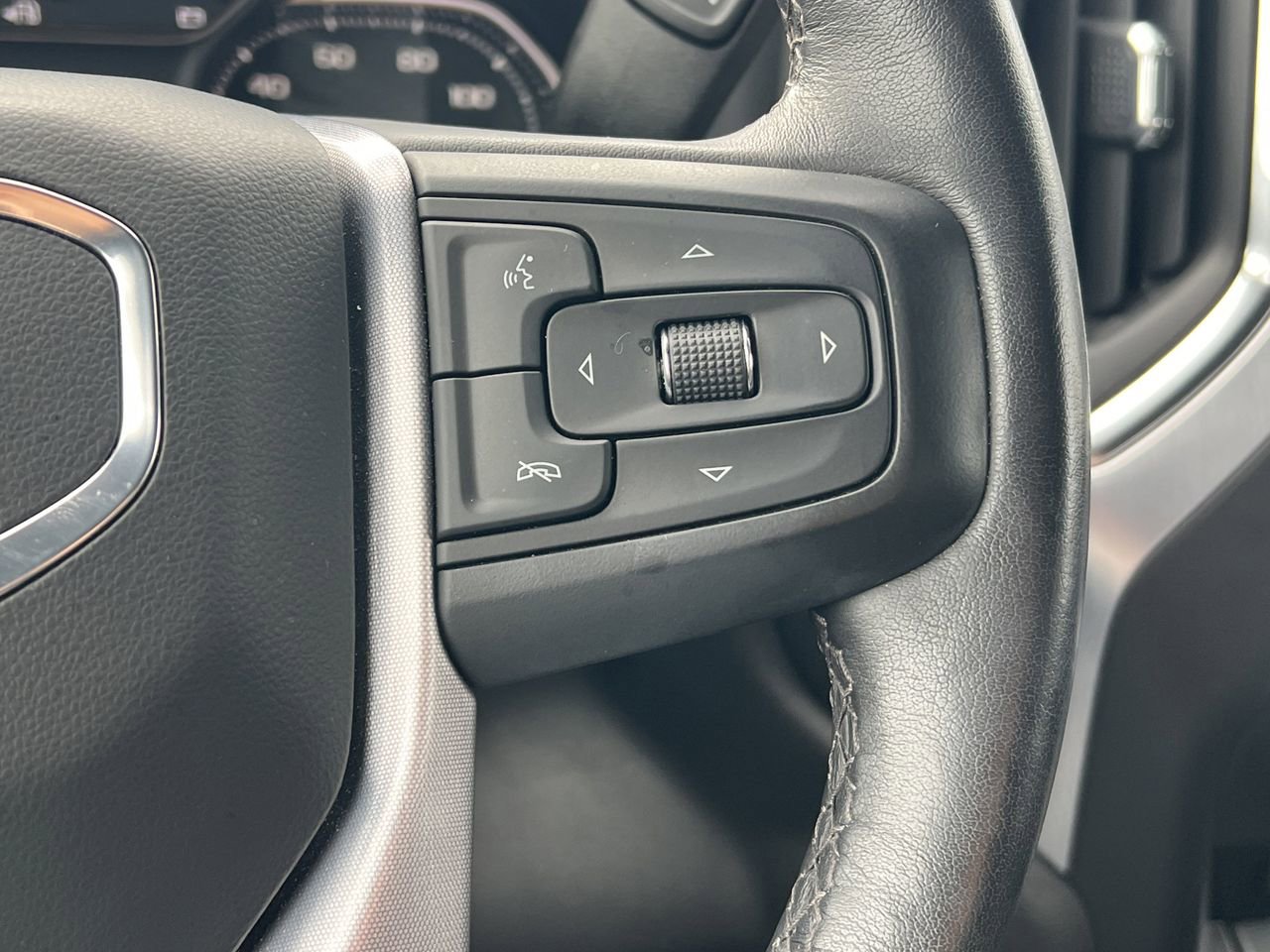 Used 2022 GMC Sierra 1500 SLE image 11