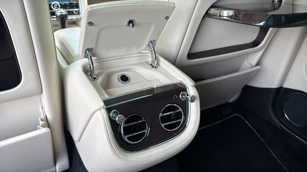 Used 2013 Bentley Mulsanne RWD image 32