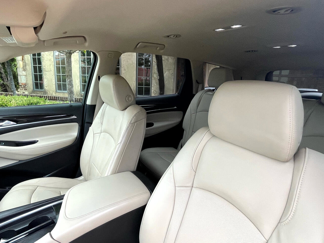 Used 2020 Buick Enclave Essence image 31