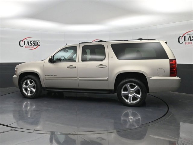 Used 2014 Chevrolet Suburban LT image 2