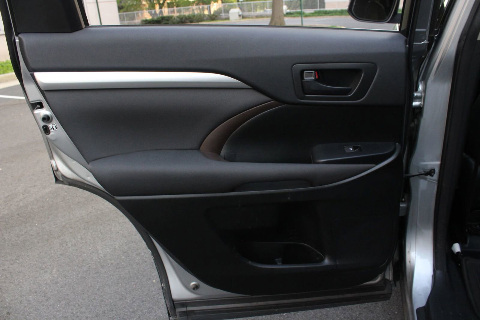 Used 2016 Toyota Highlander LE AWD/4WD image 20