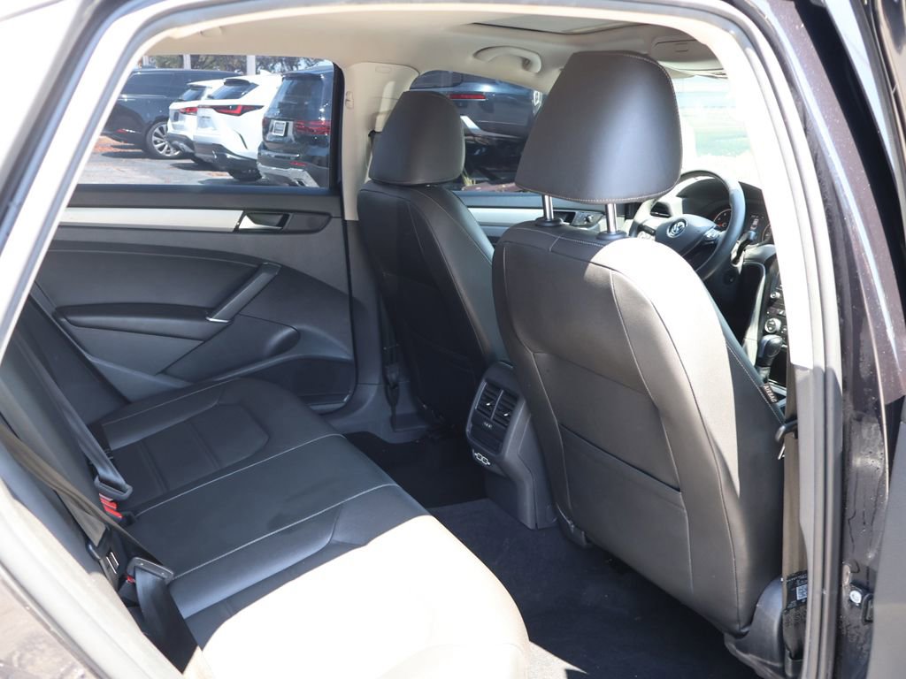 Used 2021 Volkswagen Passat 2.0T SE FWD image 37