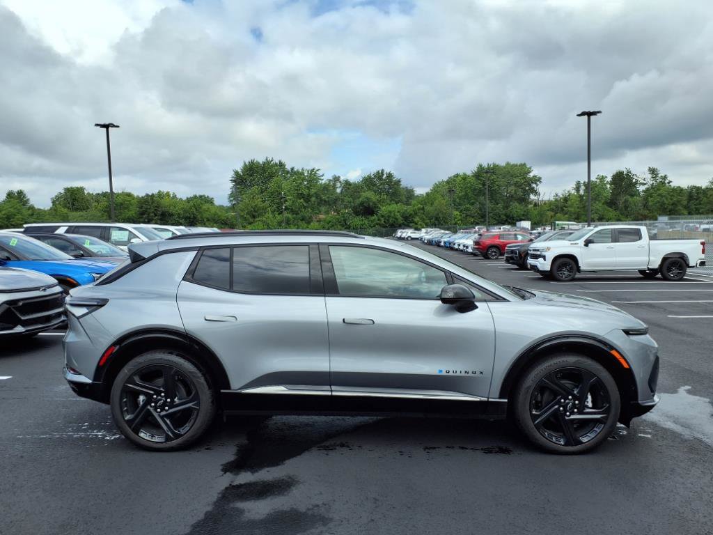 New 2025 Chevrolet Equinox EV RS image 3