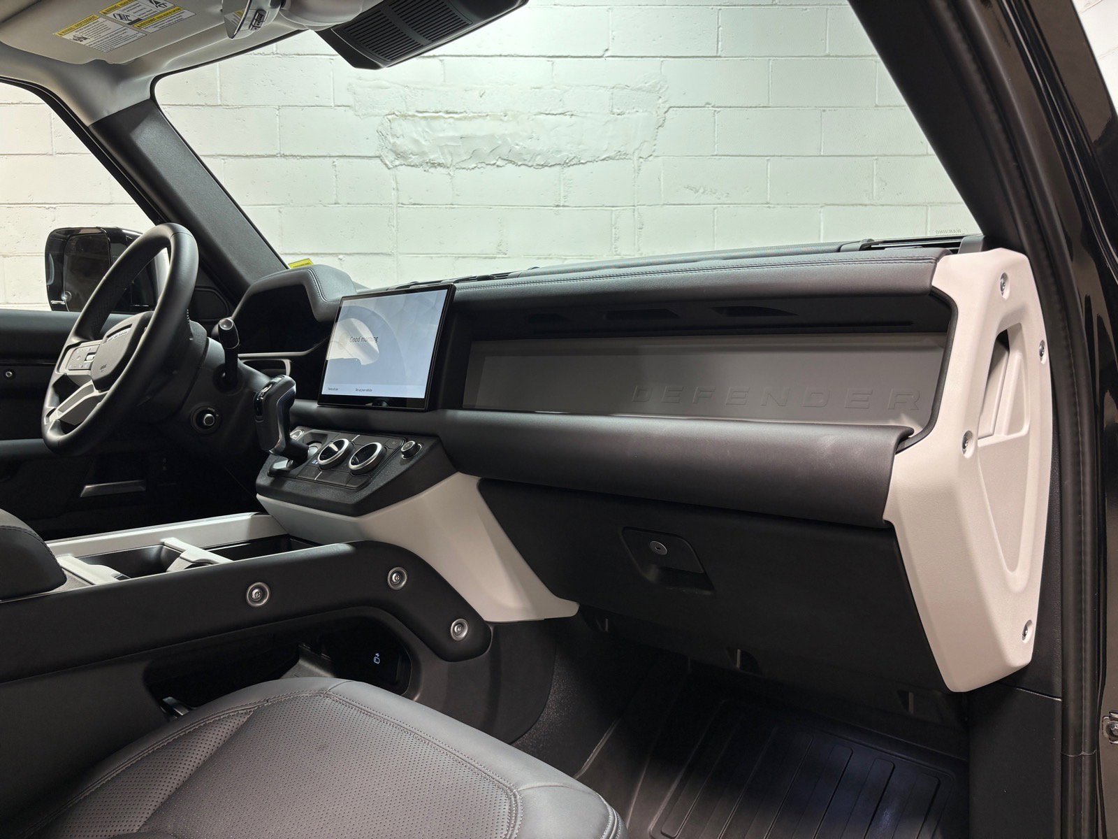 Used 2025 Land Rover Defender 110 S AWD/4WD image 31