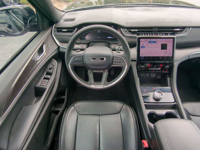 Certified 2025 Jeep Grand Cherokee L Limited w/ Luxury Tech Group II AWD/4WD image 19