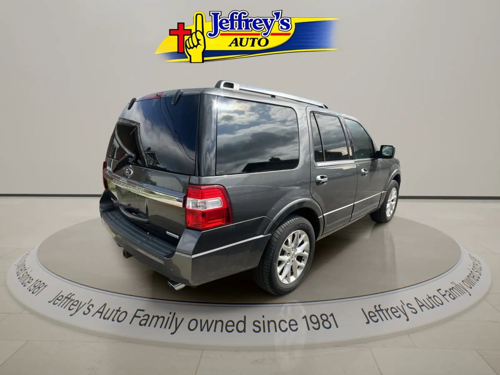 Used 2015 Ford Expedition Limited w/ Equipment Group 301A RWD image 4