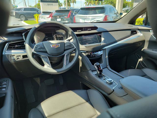 Certified 2025 Cadillac XT5 Luxury FWD image 13