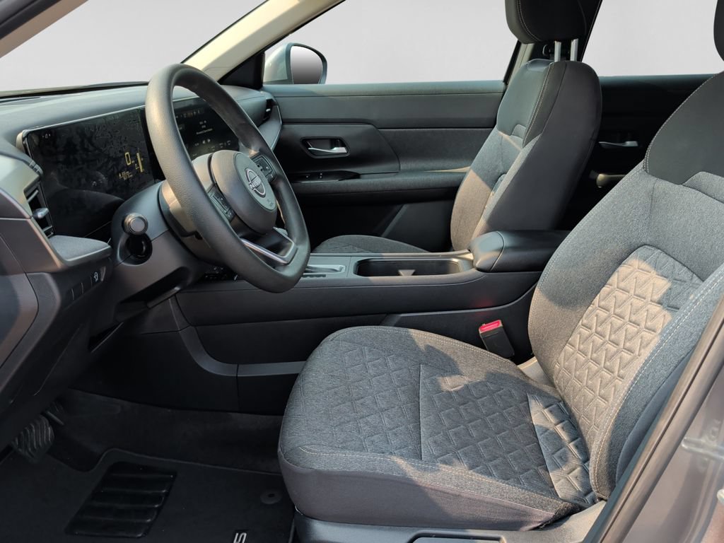 Used 2025 Nissan Kicks SV FWD image 16