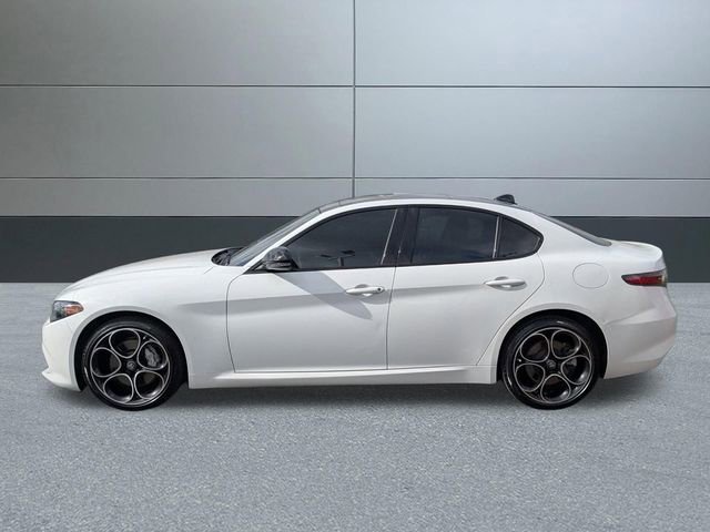 Used 2025 Alfa Romeo Giulia AWD image 3