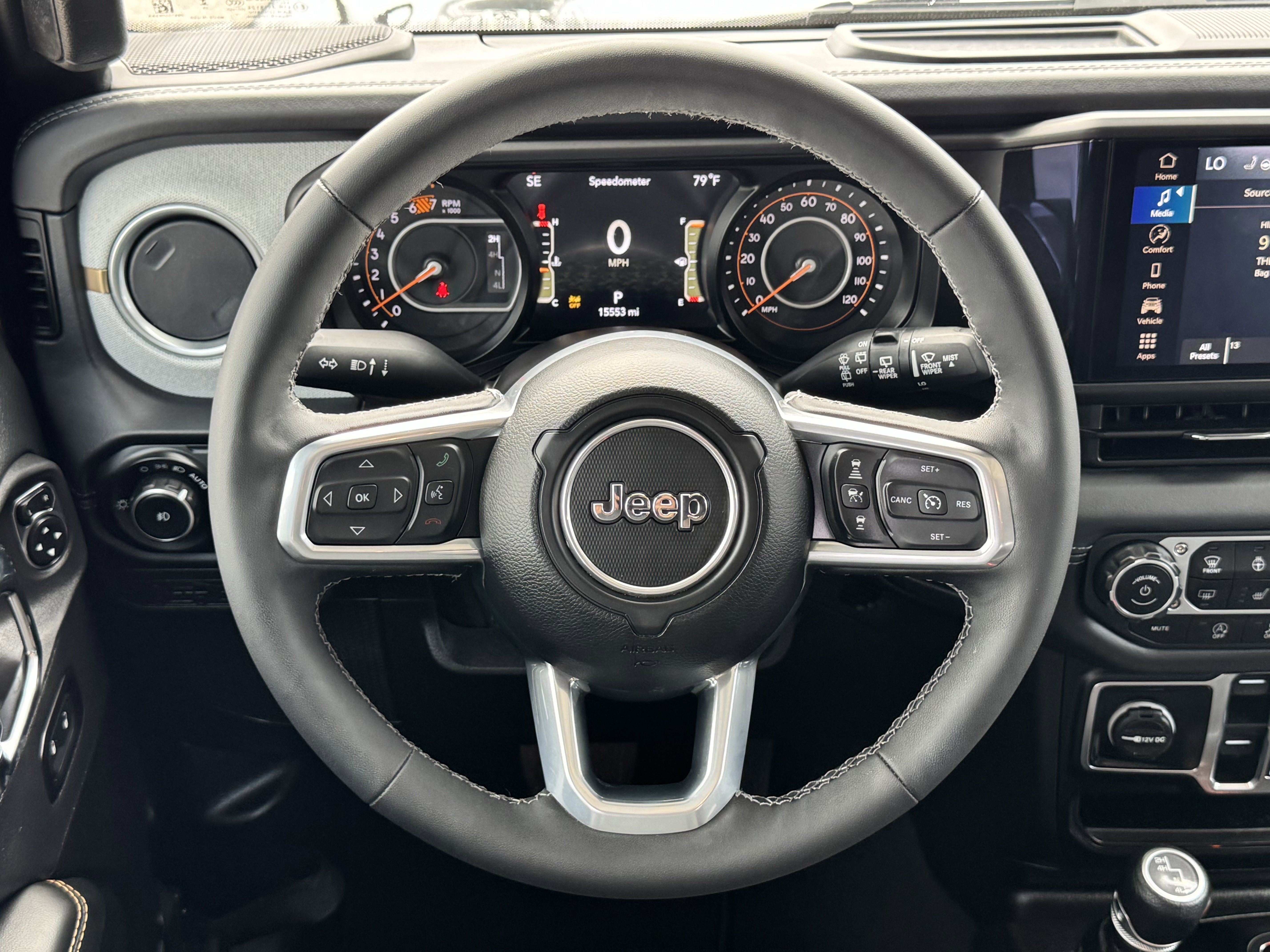 Used 2025 Jeep Wrangler Sahara image 16