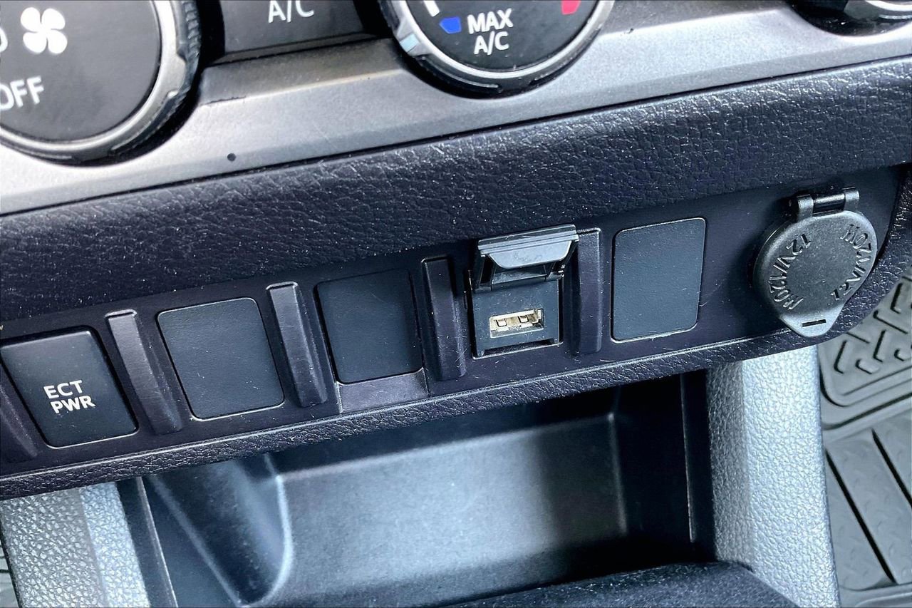 Used 2022 Toyota Tacoma SR RWD image 17