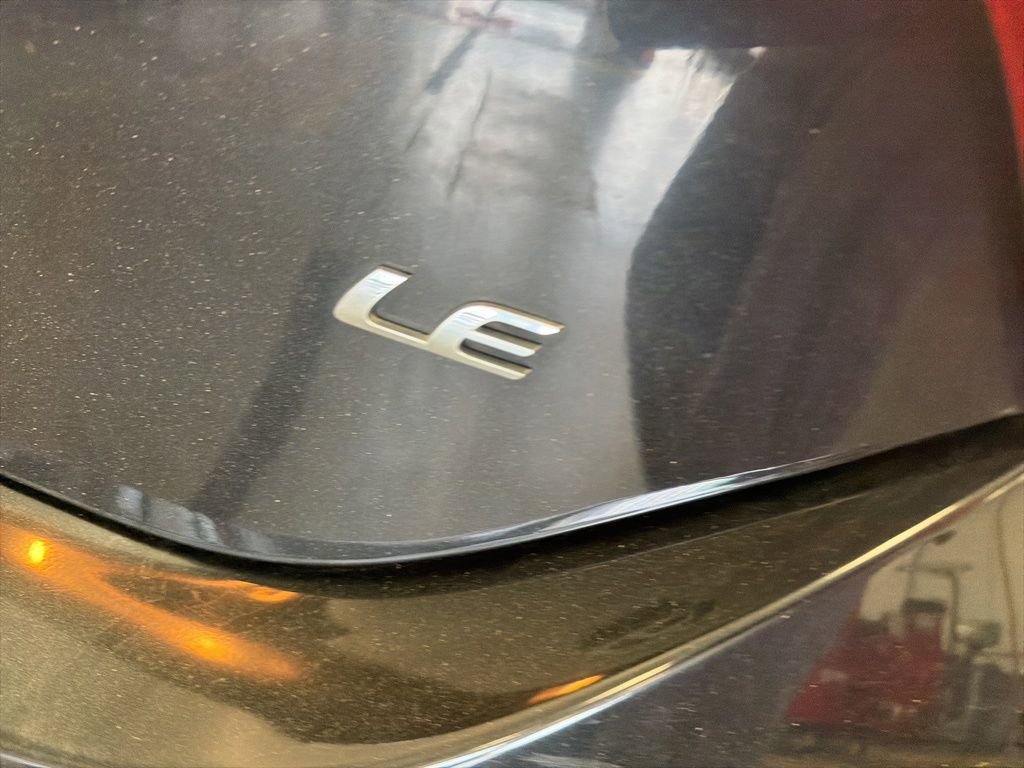 Used 2018 Toyota Corolla LE w/ LE Premium Package w/Moonroof FWD image 9