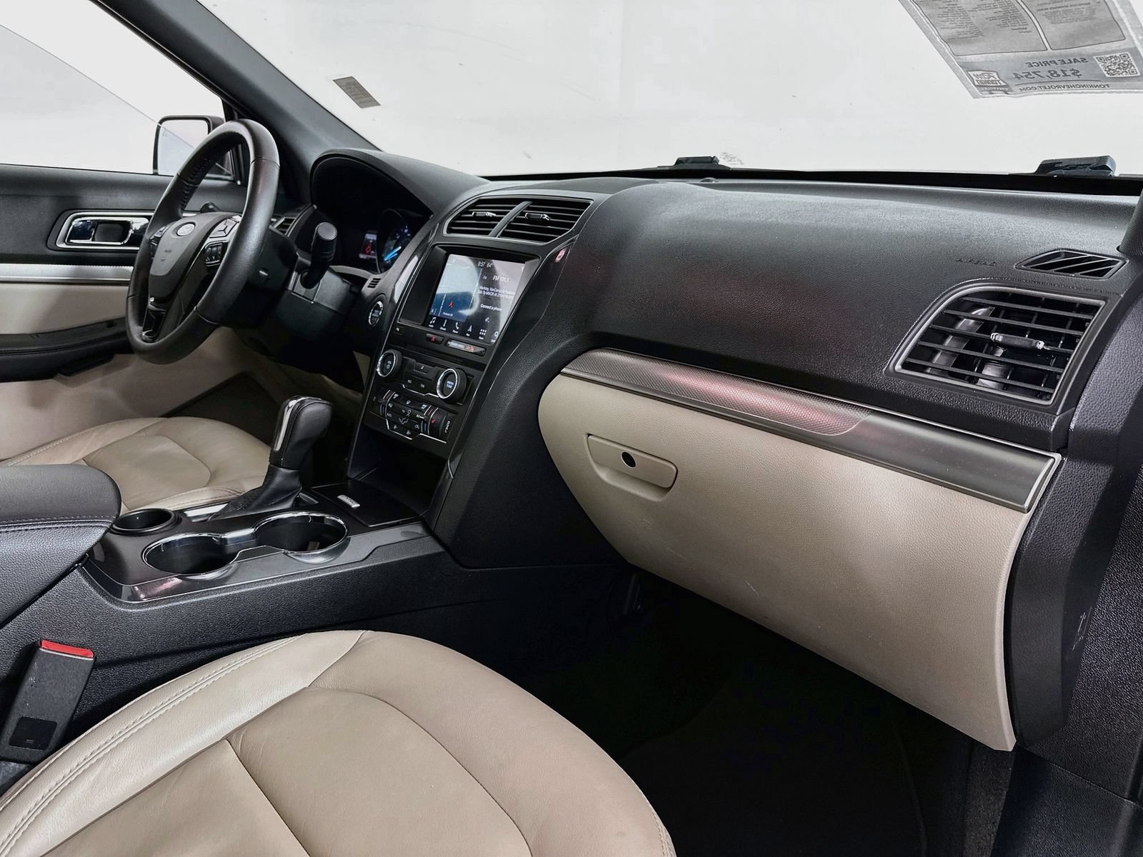 Used 2018 Ford Explorer XLT w/ Equipment Group 202A FWD image 32