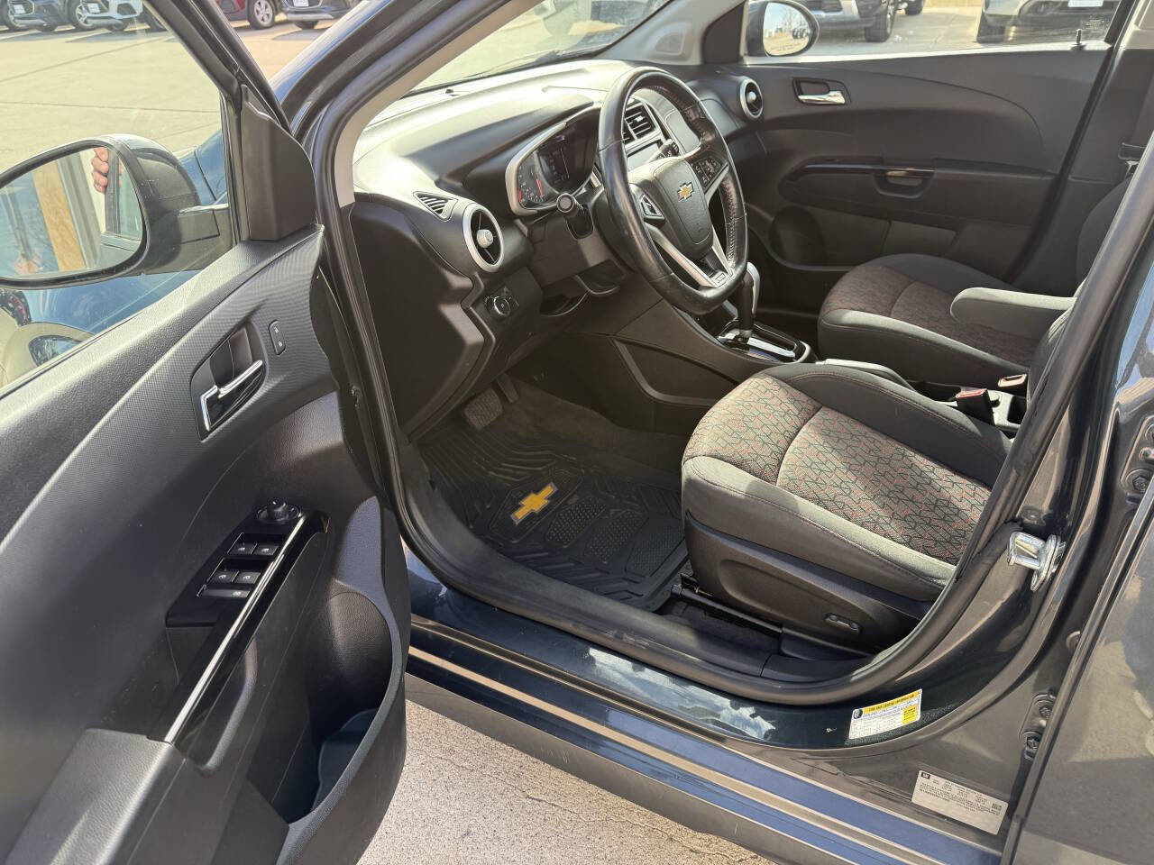 Used 2017 Chevrolet Sonic LT w/ Convenience Package FWD image 5