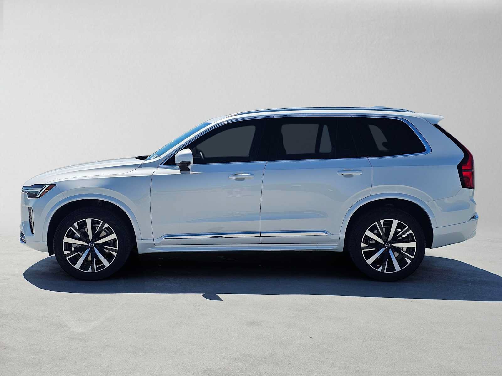 Used 2025 Volvo XC90 B6 Core w/ Climate Package AWD/4WD image 6