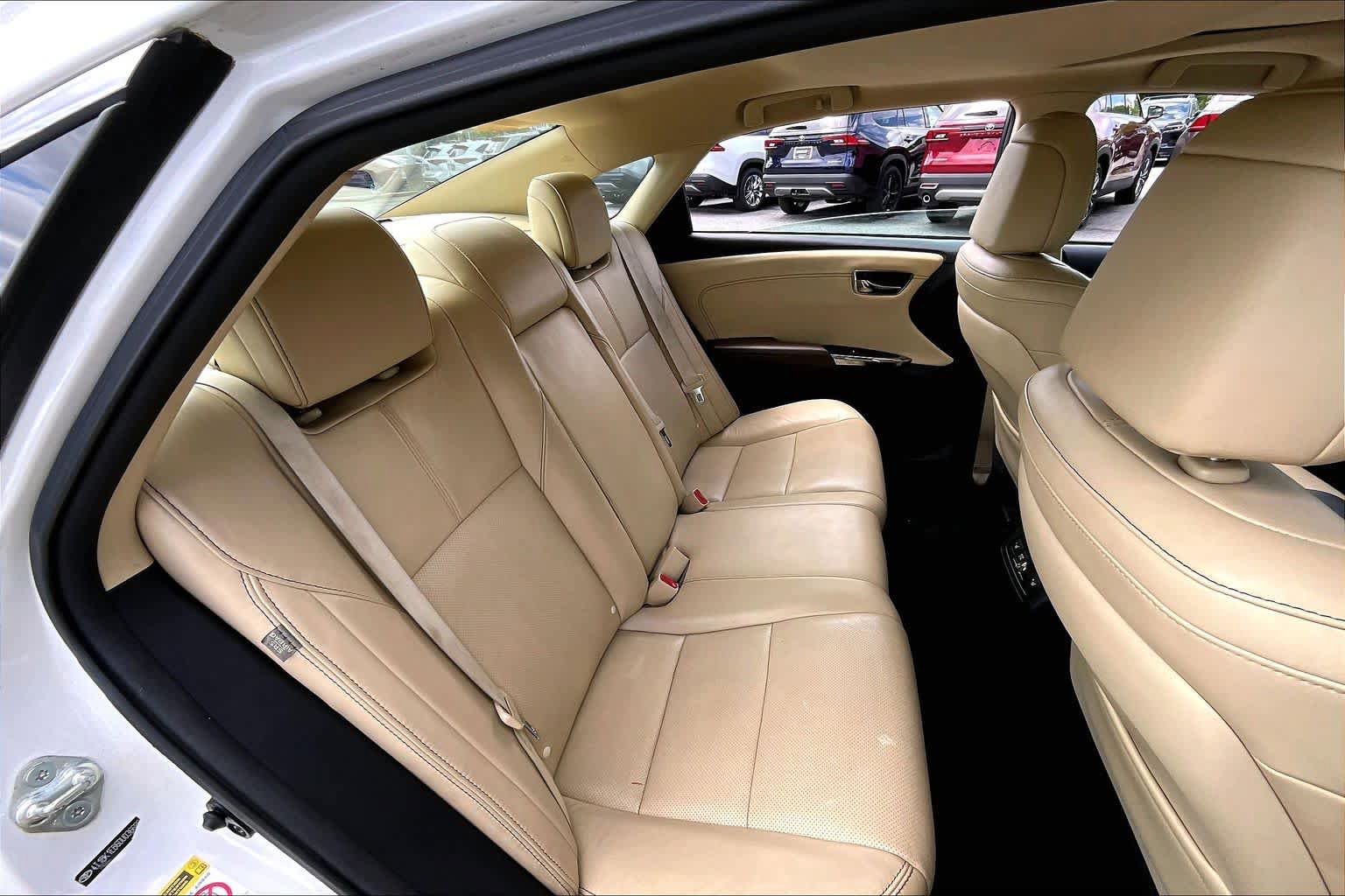 Used 2013 Toyota Avalon Limited w/ Technology Pkg FWD image 21