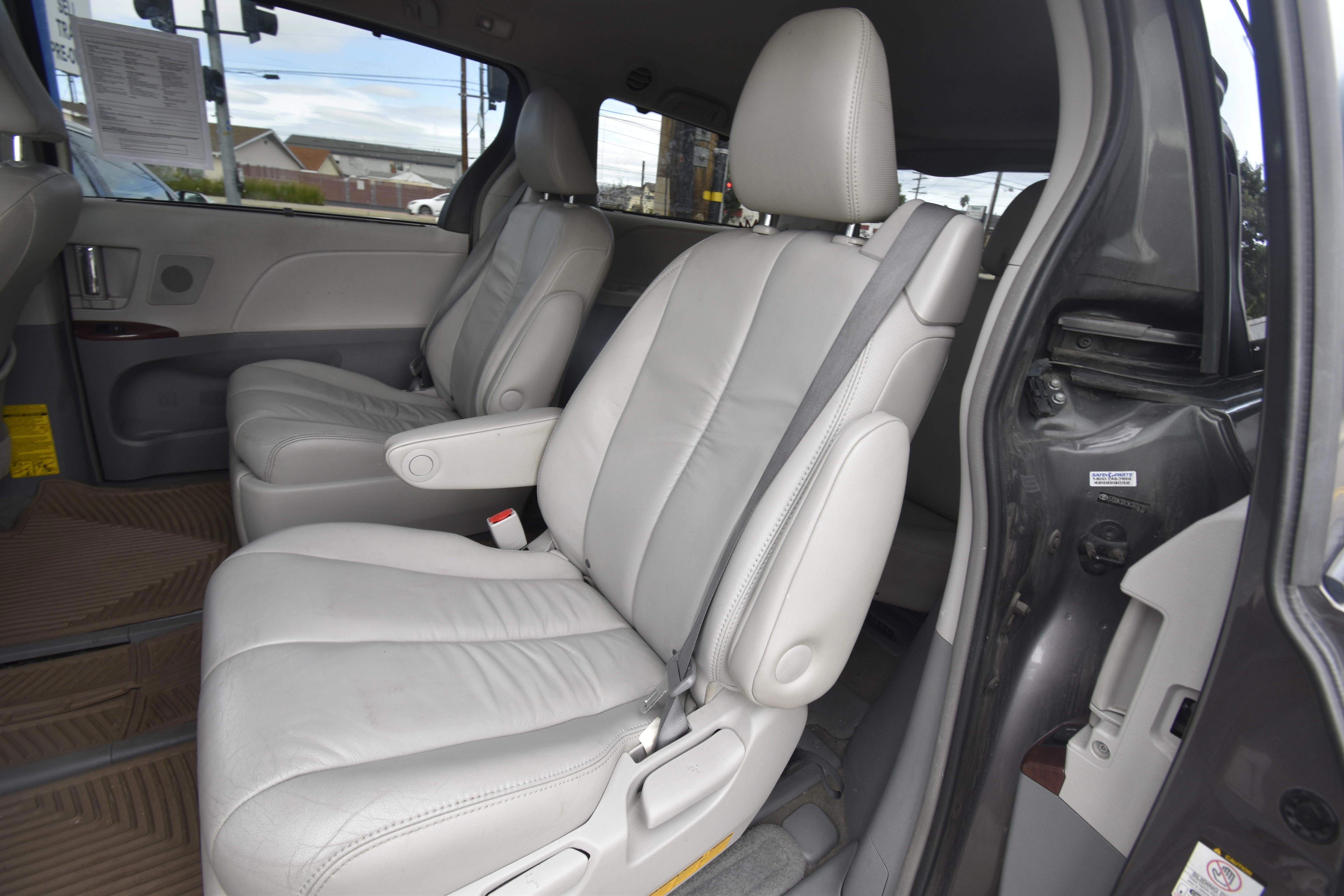 Used 2012 Toyota Sienna XLE w/ XLE Navigation Pkg AWD/4WD image 9