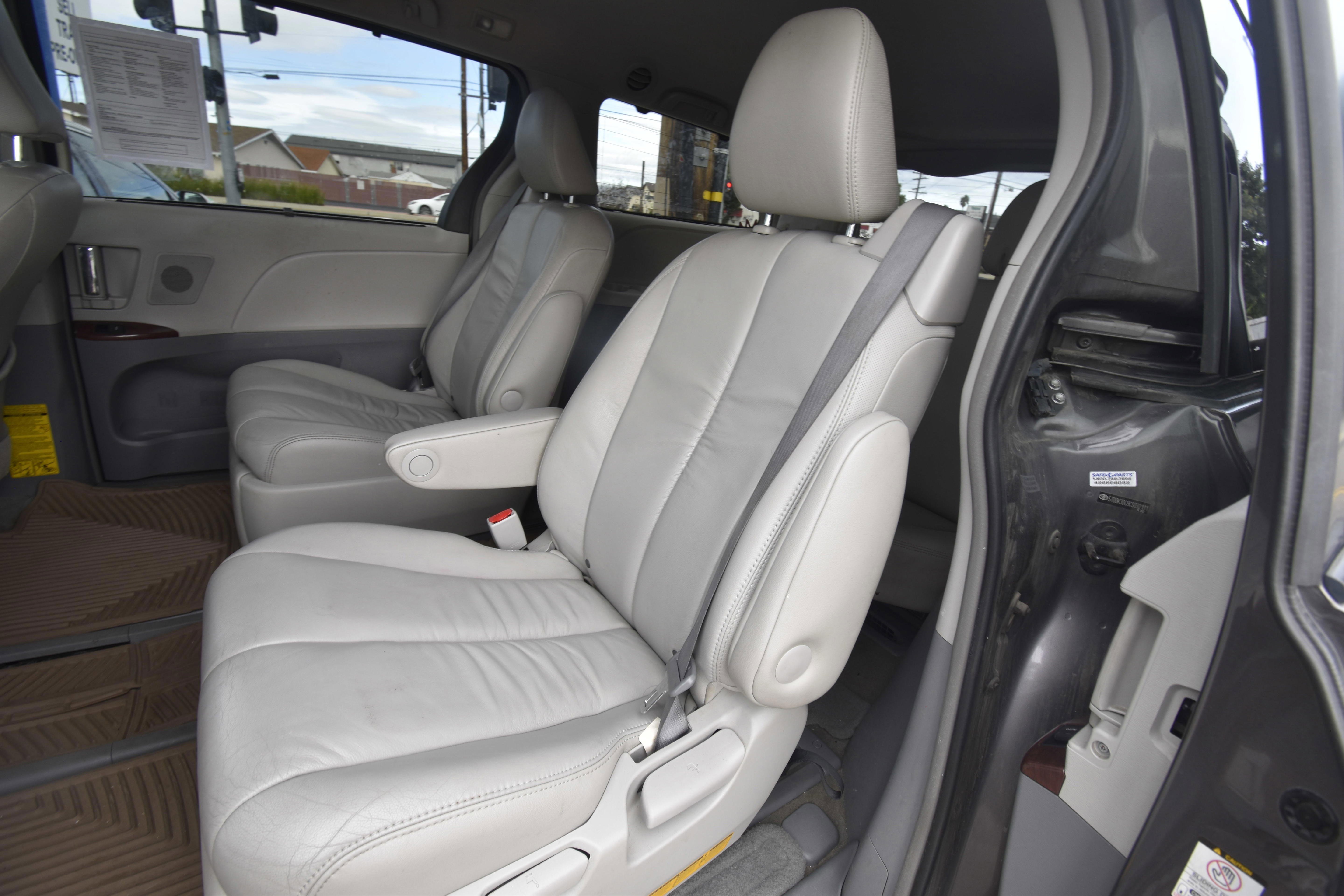 Used 2012 Toyota Sienna XLE w/ XLE Navigation Pkg AWD/4WD image 9