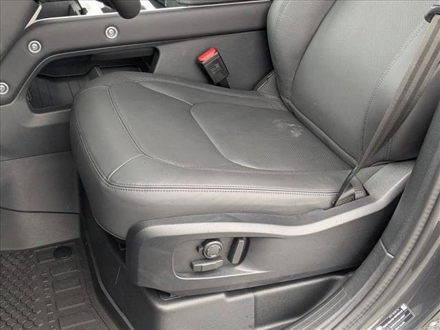 New 2025 Land Rover Defender 110 X-Dynamic SE image 3