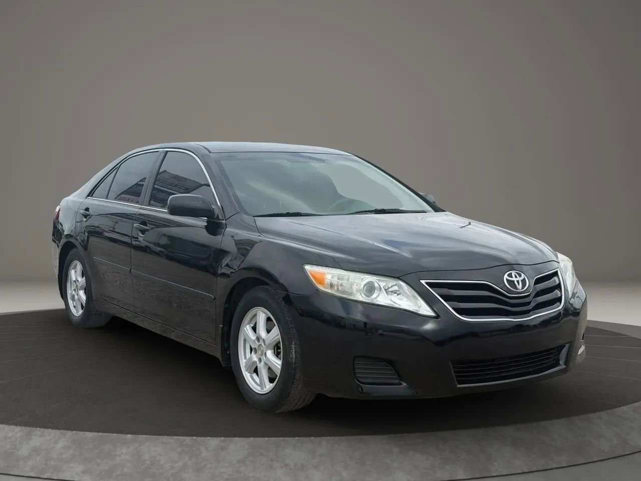 Used 2010 Toyota Camry LE image 3