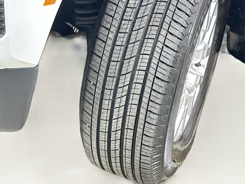 Used 2024 Nissan Frontier SV w/ Technology Package image 25