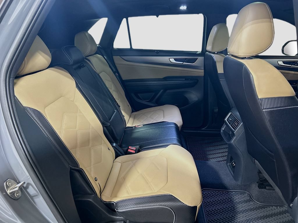 Used 2025 Volkswagen Atlas Cross Sport SE FWD image 24