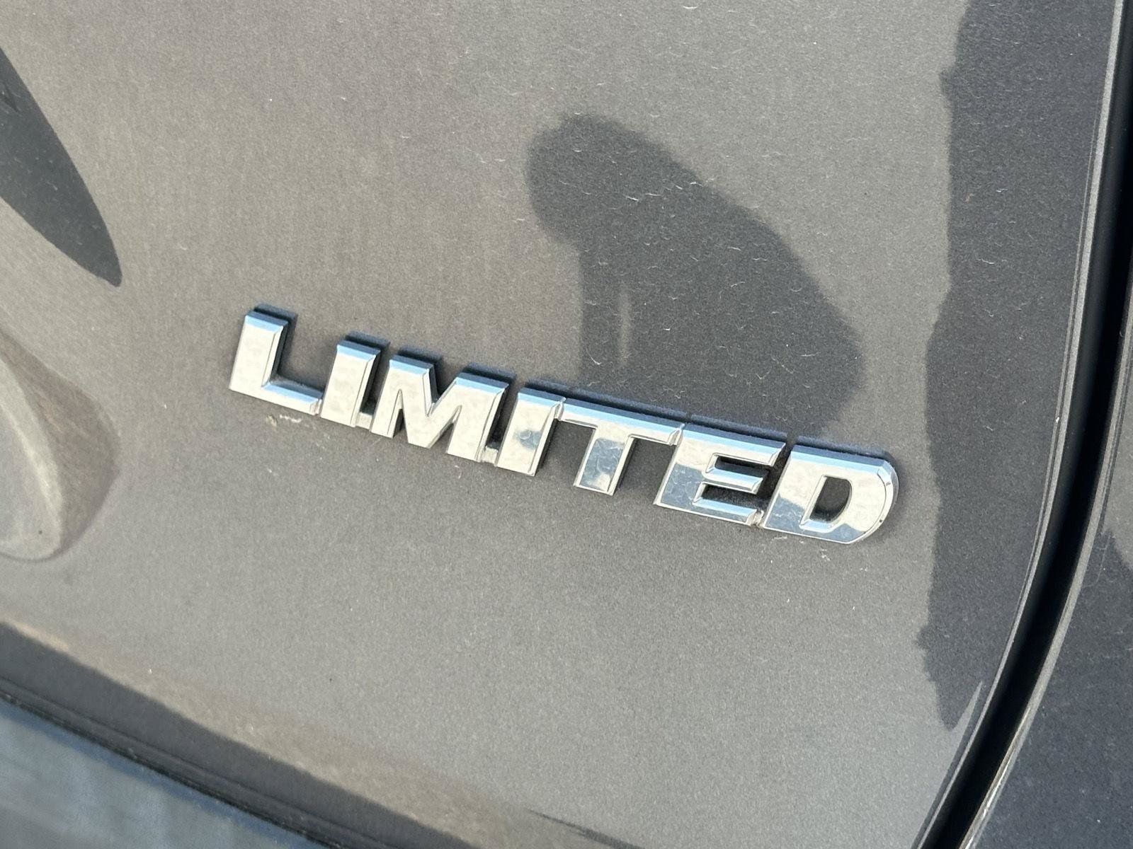 Used 2019 Toyota RAV4 Limited w/ Cold Weather Package FWD image 10