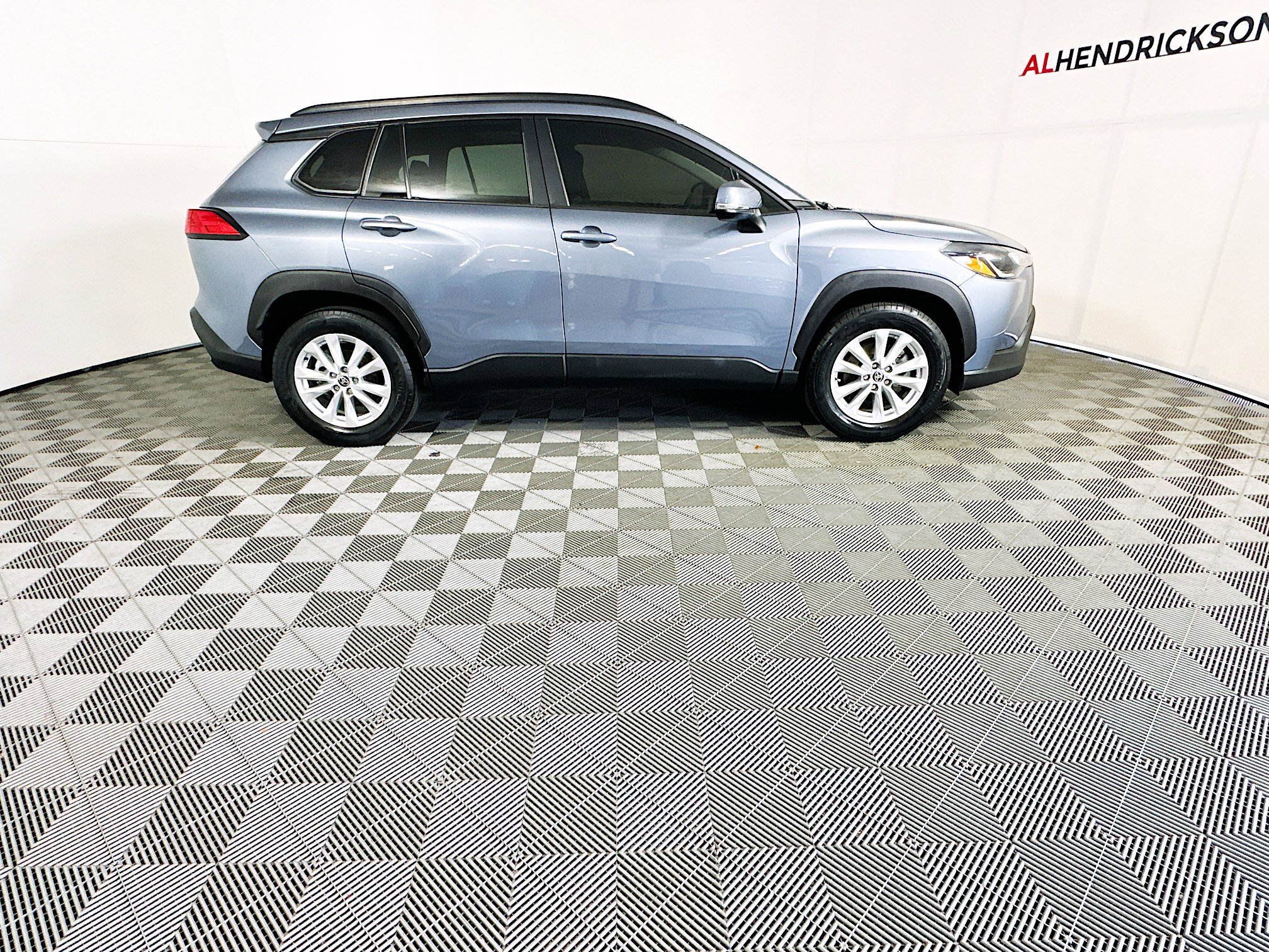 Used 2023 Toyota Corolla Cross LE image 2