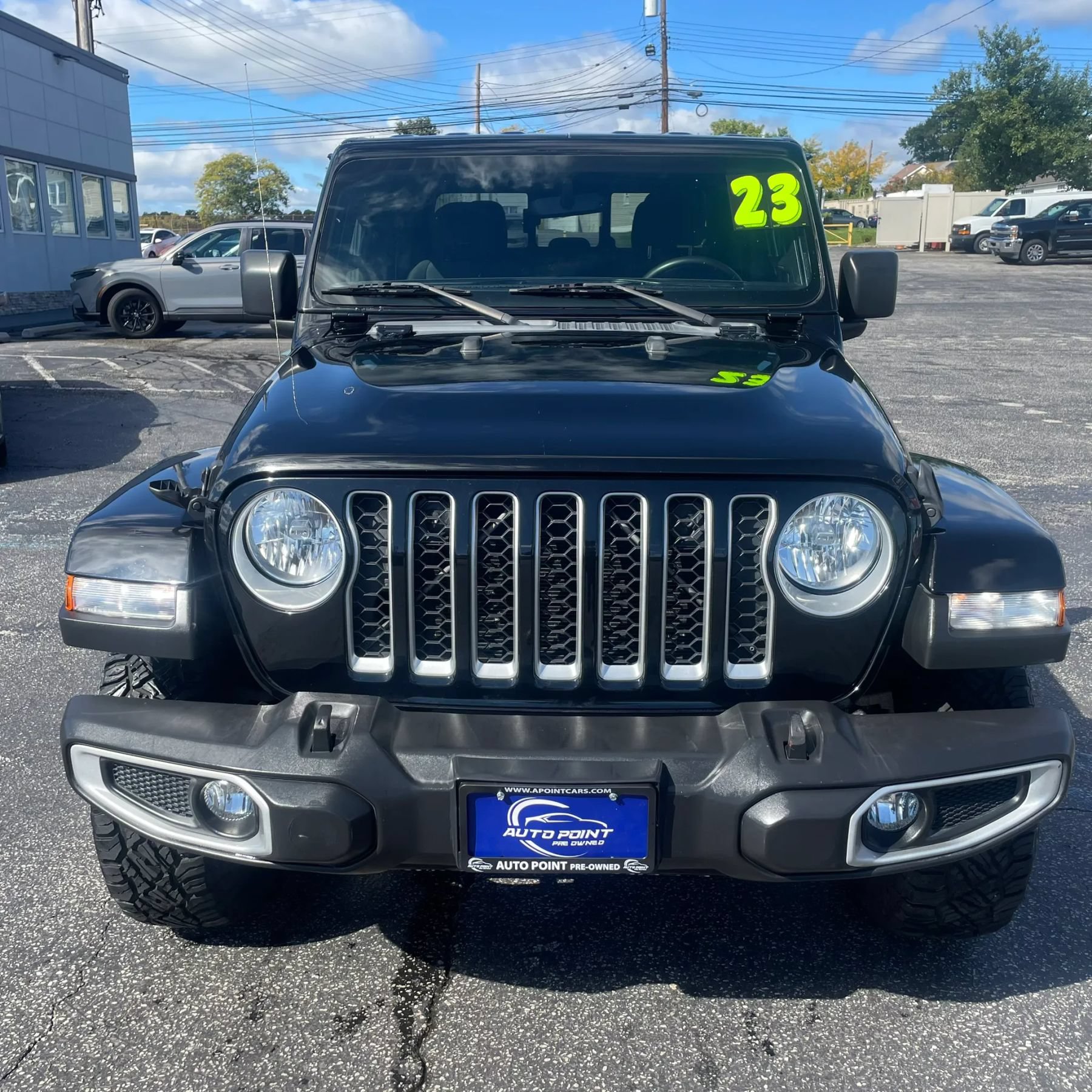 Used 2023 Jeep Gladiator Overland AWD/4WD image 2