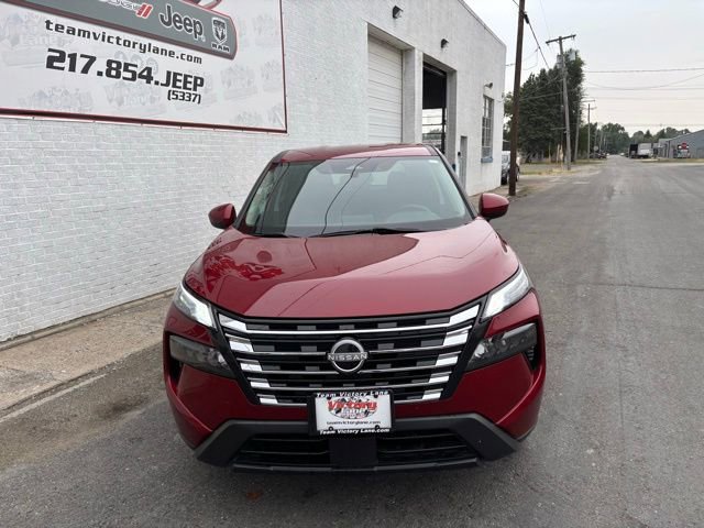 Used 2024 Nissan Rogue SV image 2