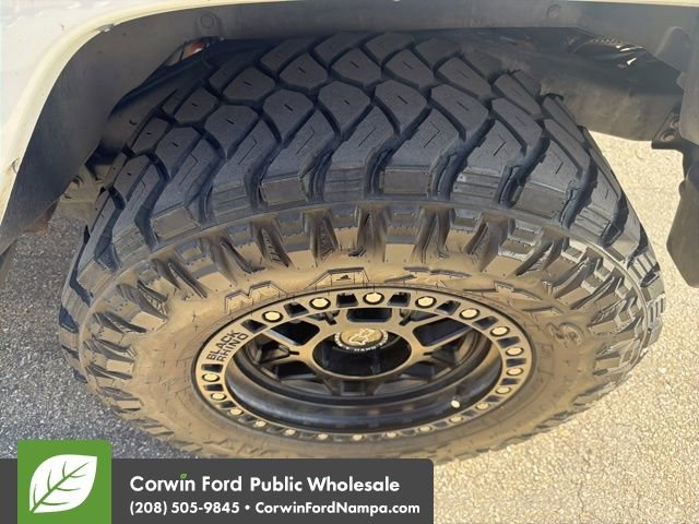 Used 2017 Jeep Wrangler Unlimited Sahara w/ Max Tow Package AWD/4WD image 12