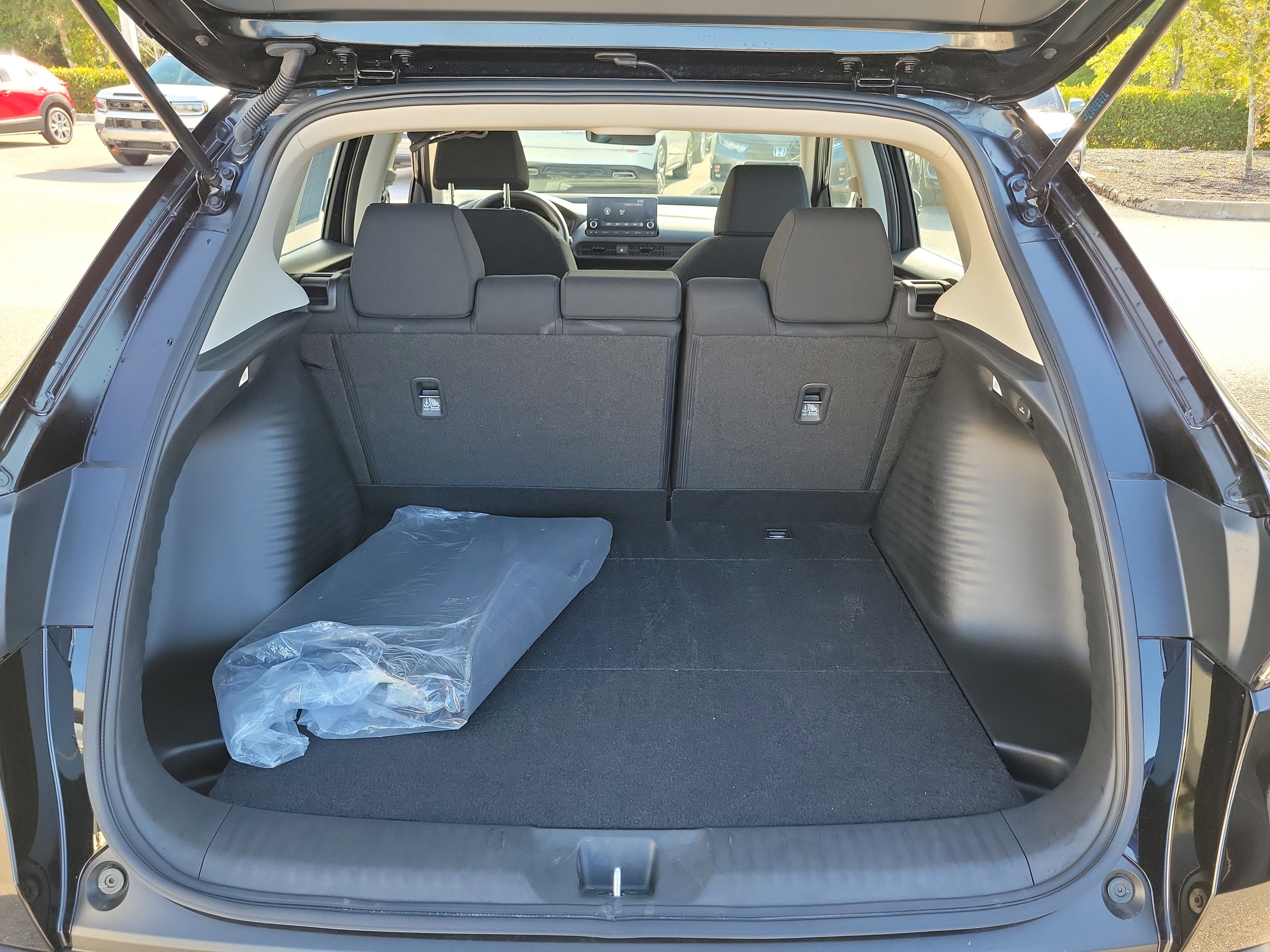 Used 2024 Honda HR-V LX image 11
